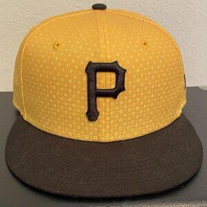 New Era Men's Yellow and Gold Hat